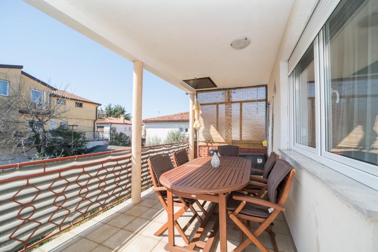 Red Karmenita Apartment Umag Ngoại thất bức ảnh