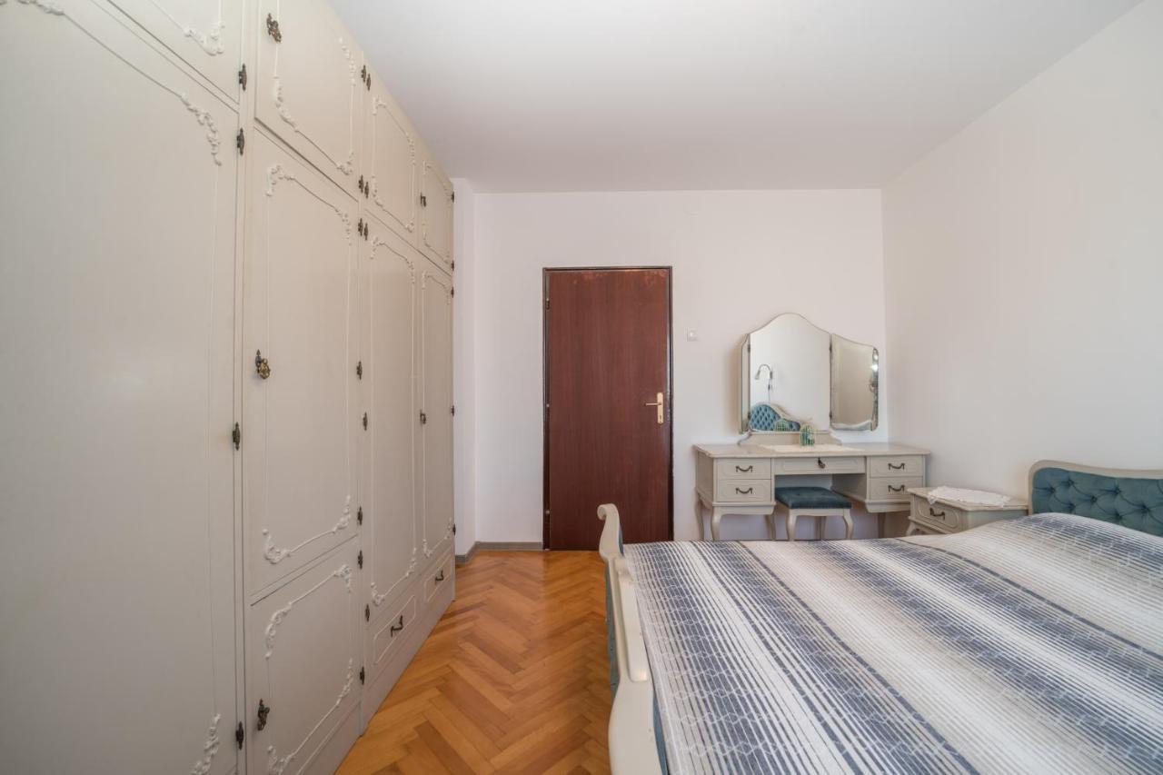 Red Karmenita Apartment Umag Ngoại thất bức ảnh